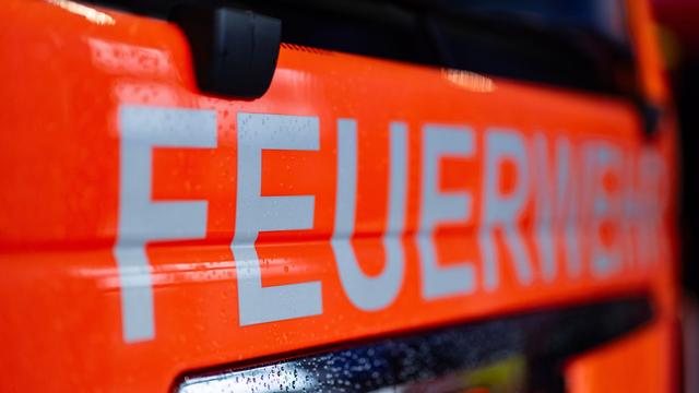 Brände: Schrott brennt in Recyclingbetrieb in Völklingen