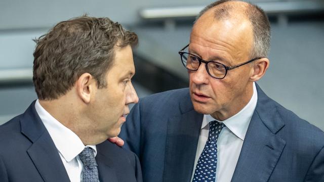 Nach der Landtagswahl: Demonstrative Einigkeit: Merz bei den SPD-Seeheimern