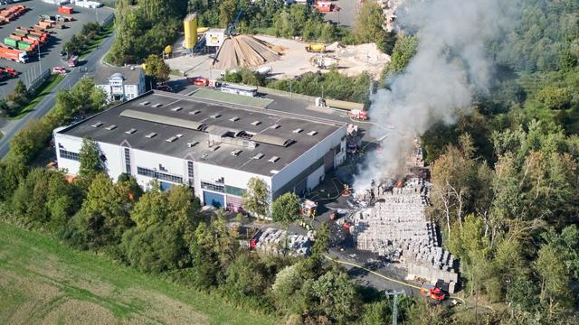 Feuerwehreinsatz: Feuer auf Mülldeponie in Boden ausgebrochen