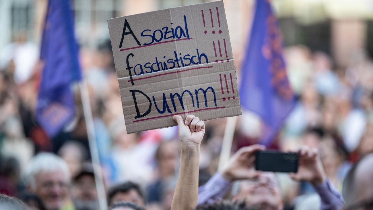 Proteste nach Wahlen: Hunderte demonstrieren in Hessen gegen die AfD