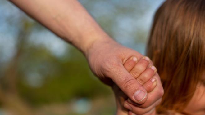 Familie: Vier Kinder weniger als 2024 wurden im vergangenen Jahr in MV adoptiert. (Illustration)