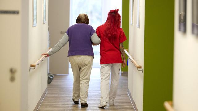 Gesundheitsberufe: Kabinett bringt neue Pflegeassistenzausbildung auf den Weg