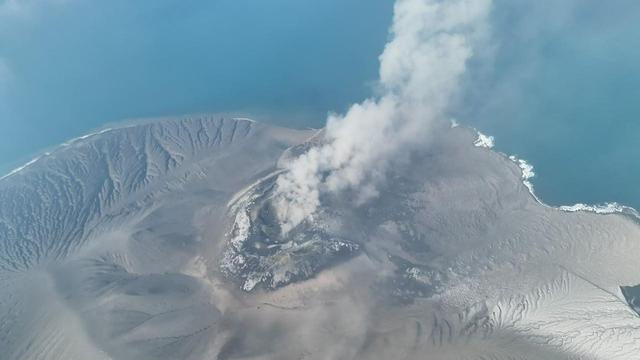 Indonesien: Boot mit Journalisten am Vulkan Anak Krakatau vermisst
