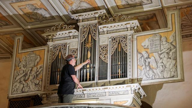 Historische Kirchenorgeln: Holzwurm und Babybadewanne – Erhalt von Orgeln wird schwerer