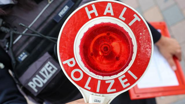 Verkehrssicherheitsaktion: Kontrollen vor Schulen: Mehr als 1.800 Fahrer zu schnell