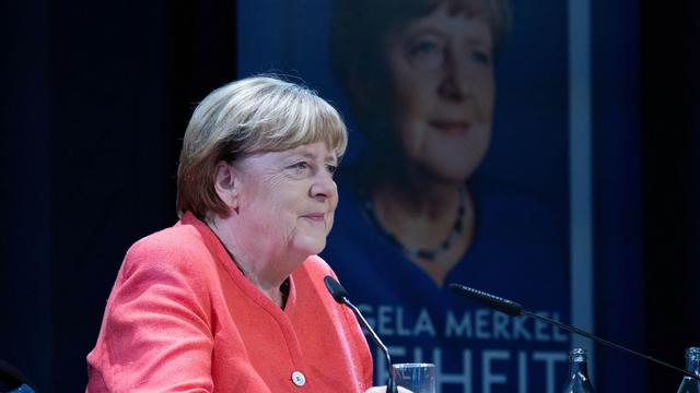 Applaus in Peenemünde: «Gibt nichts umsonst»: Merkel fordert Einsatz für Demokratie