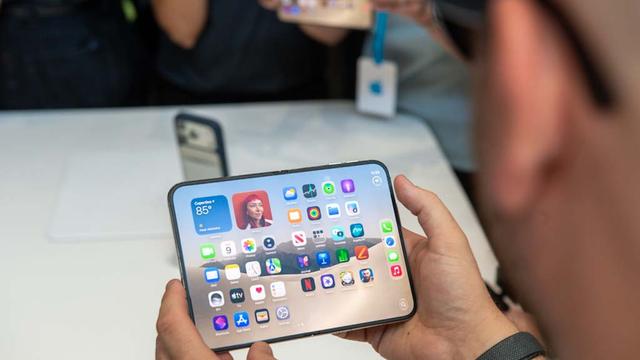 Vorstoß in neuen Markt: Neuer Apple-Chef setzt Akzente mit erstem Falt-iPhone und KI