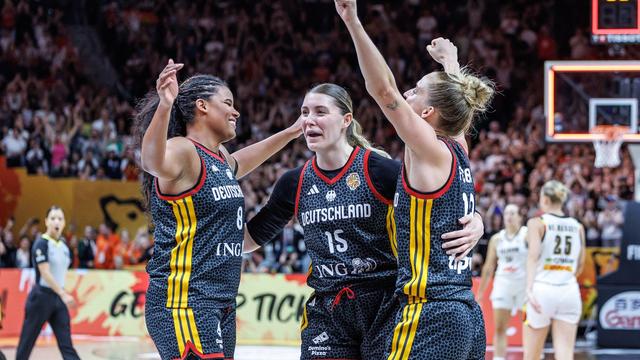 WM der Frauen in Berlin: Sieg gegen Europameister: Basketballerinnen im WM-Rausch