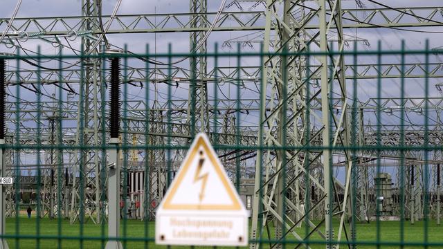Techniker vor Ort: Stromausfall nach Feuer in Umspannwerk