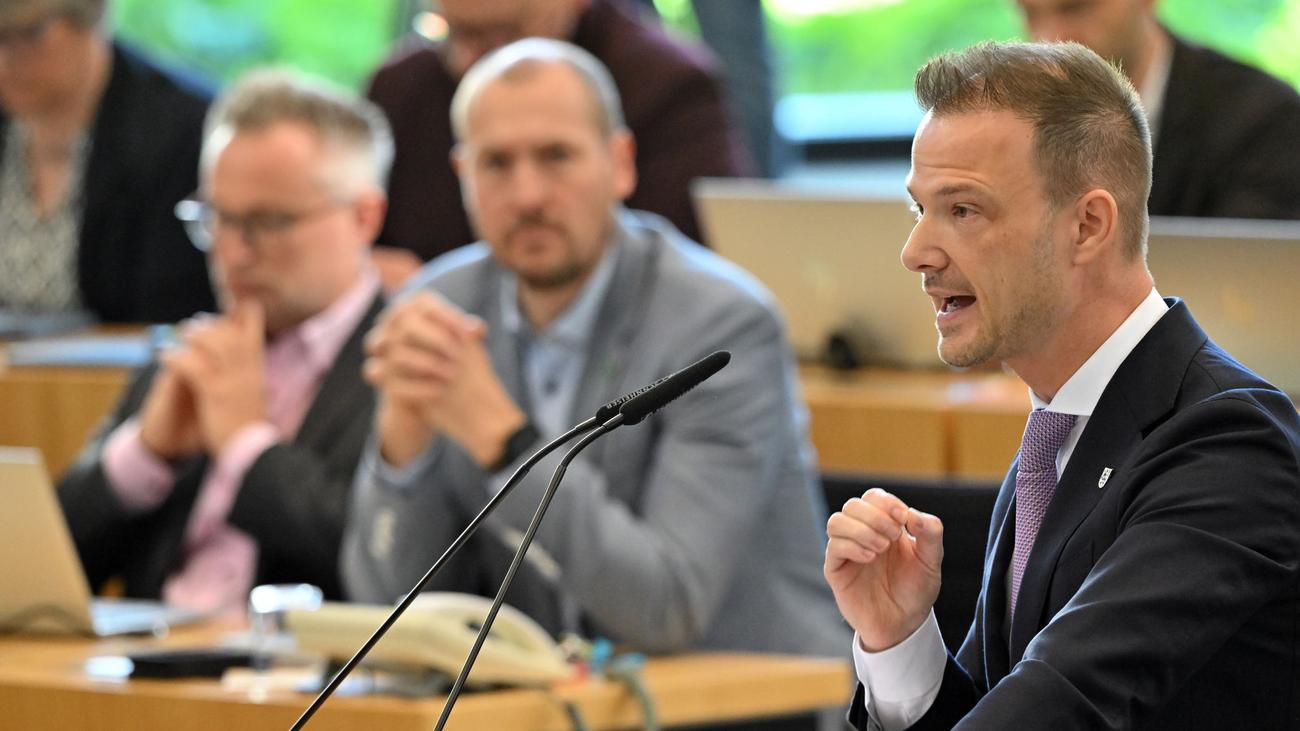 Thüringer Landtag: «Doppelmoral» - Streit um Pensionen für Minister