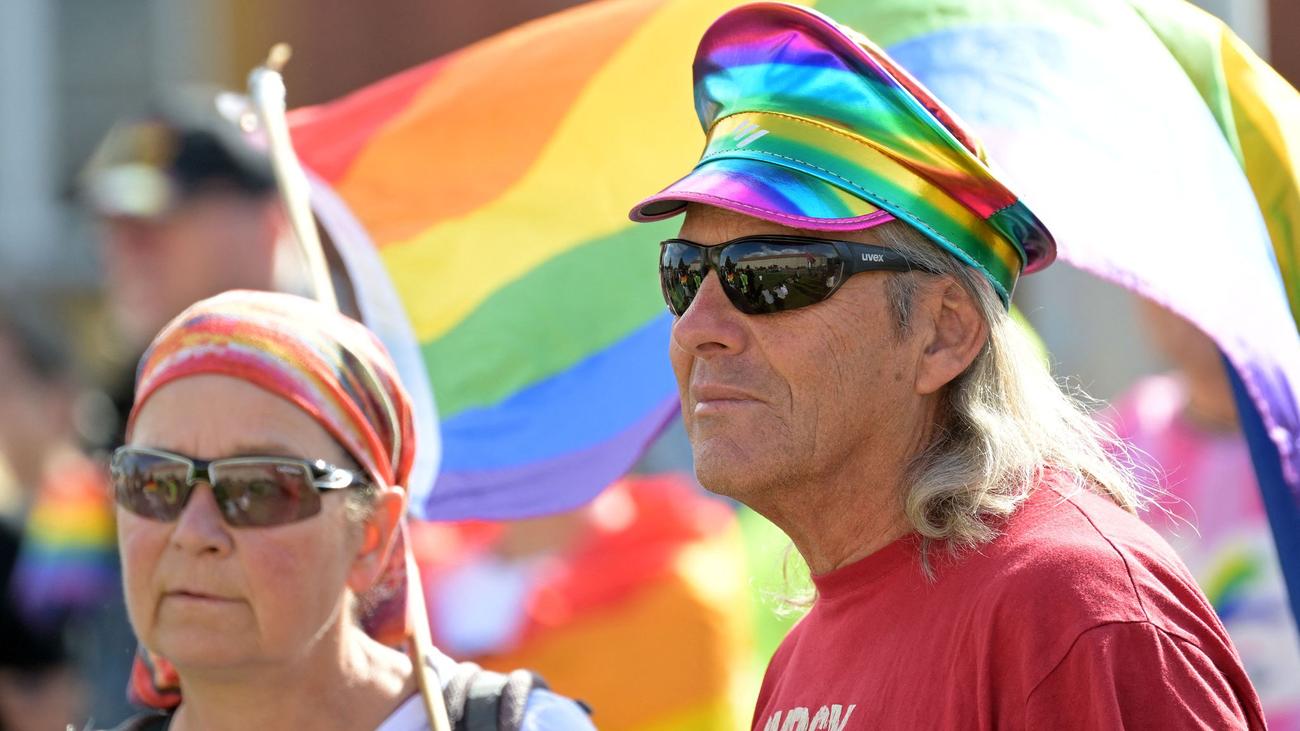 Rund 350 Teilnehmer: CSD in Rathenow friedlich - Gegendemo klein