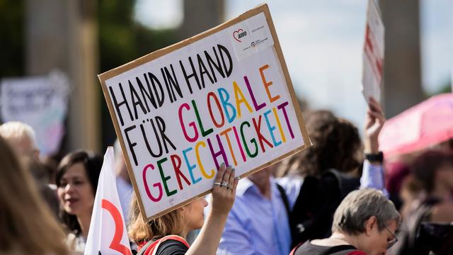 Großes Bündnis: Demo für Zusammenhalt in Berliner Innenstadt