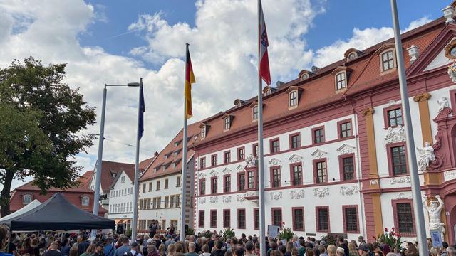 Bundesweite Protestreihe: Demo in Erfurt fordert Prüfung von Parteiverboten