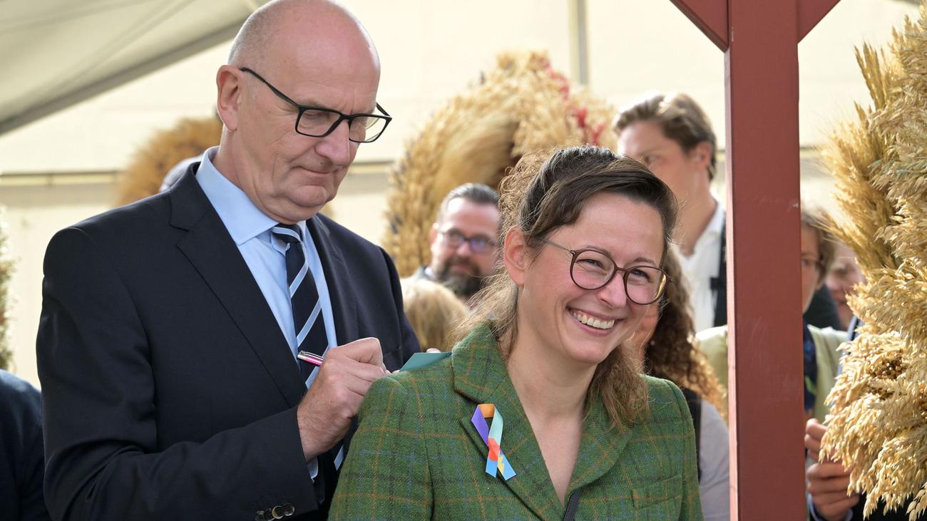 Ernteabschluss: Hunderte Menschen bei Erntefest in Damelang