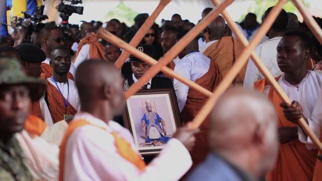 Monarchie: Jüngster König der Welt in Uganda beigesetzt
