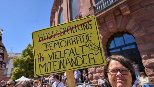 Bundesweite Kampagne: Mainz: Etwa 2.000 Menschen bei Demos gegen Rechtsextremismus