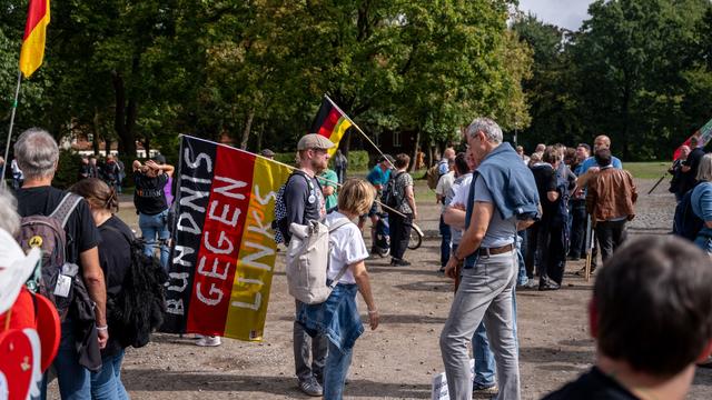 In der Innenstadt: Wenig Zulauf für Anti-Merz-Kundgebung