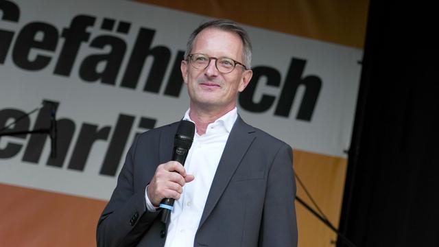 Wahlkampf in Berlin: BSW-Spitzenkandidat King distanziert sich von AfD