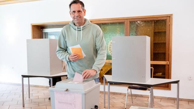 Kommunalwahl in Niedersachsen: Ministerpräsident Olaf Lies wählt in Friesland