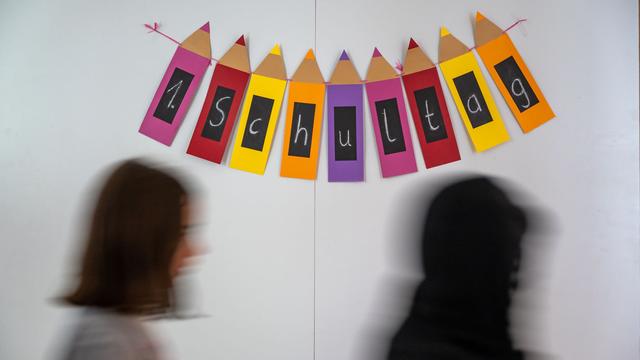 Bildung: Schuljahr startet mit vielen Schülern und wenigen Lehrern