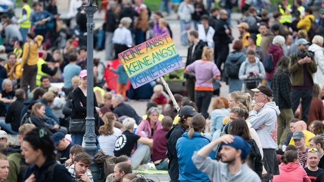 Protest: Tausende Menschen demonstrieren in Dresden gegen AfD
