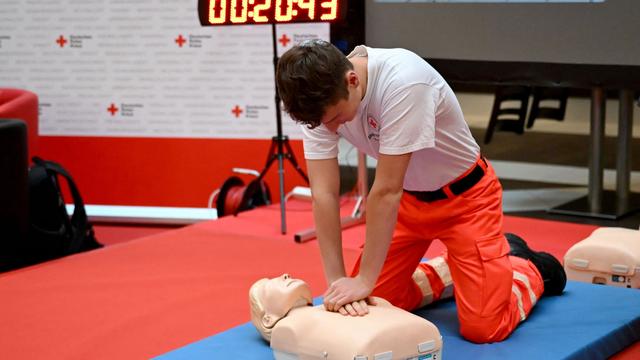 Wiederbelebung: Weltrekord in Herzdruckmassage jetzt offiziell