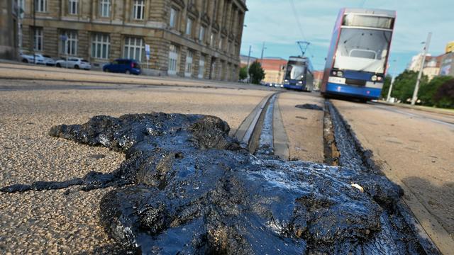 Hitzeschäden an Gleisen: Hitzeschäden: LVB erstellt Hitzeplan und veredelt Fugenmasse