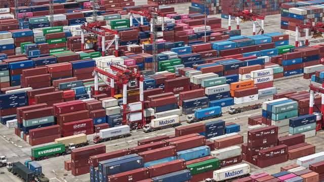 Konjunktur: Chinas Wirtschaft lahmt - Konsum und Investitionen bremsen