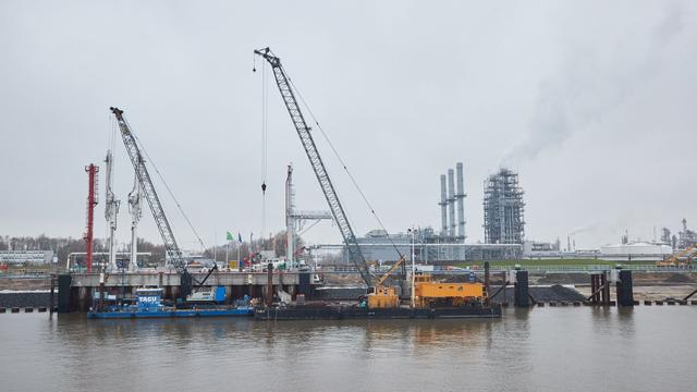 Spezialschiff zurückerwartet: Umwelthilfe kritisiert LNG-Gasterminal für Stade