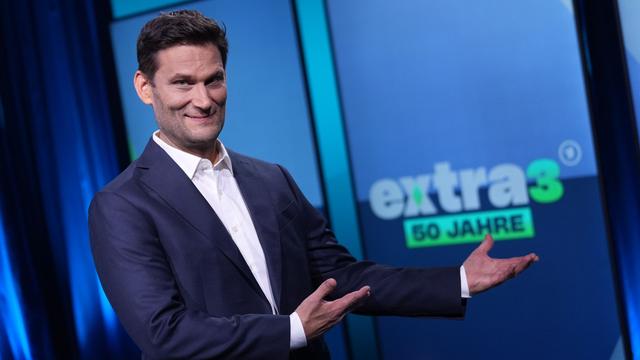 Provokant, humorvoll, relevant: 50 Jahre Satiresendung «Extra 3» - Witzig und entlarvend