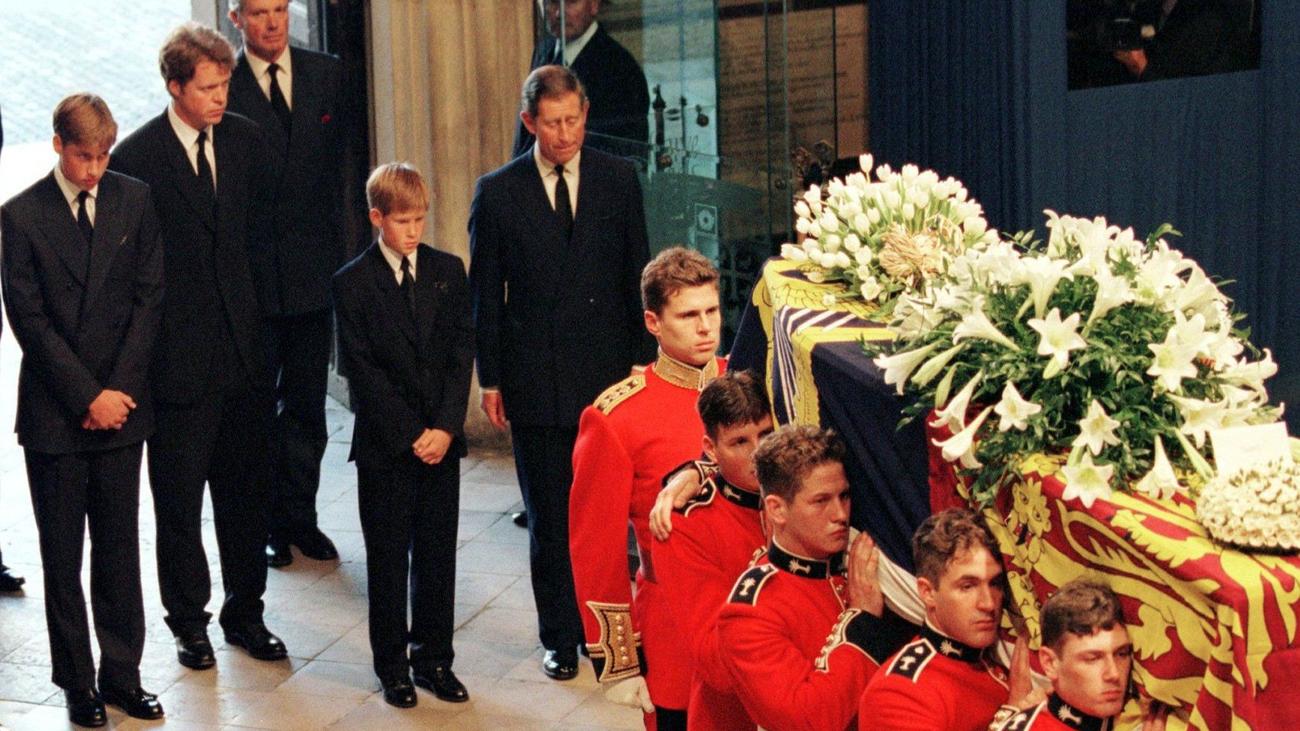 Charles Spencer kritisiert König Charles in neuem Buch über Diana