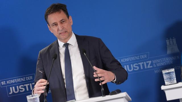 Bild: Staatsregierung: Kreise: Bayerns Justizminister Eisenreich tritt zurück
