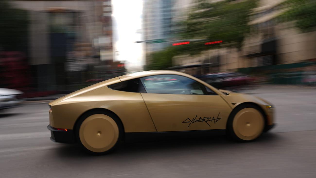 NHTSA prüft Teslas Cybercab und droht mit Strafen bis zu 139 Millionen Dollar