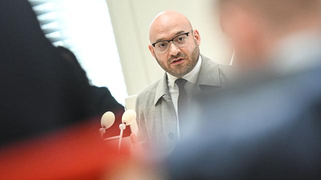 Gesundheitsversorgung: Streit um Geburtskliniken: Minister weist Kritik zurück