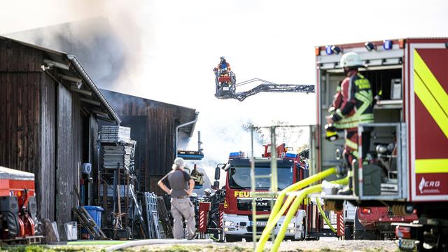 Brand auf Geflügelhof: Feuer auf Hof - weniger Tiere verendet als befürchtet
