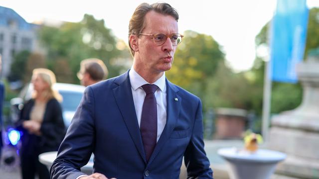 NRW-Regierungschef und Vater: Papa Wüst ist Wachs in den Händen seiner Tochter