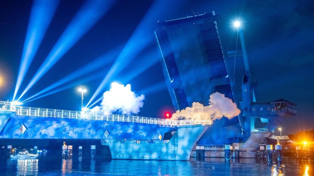 Jubiläum: 30 Jahre «Blaues Wunder» - Wolgaster Peenebrücke gefeiert