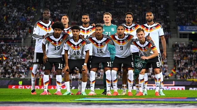  Die DFB-Elf posiert vor dem Anpfiff für das Teamfoto.
