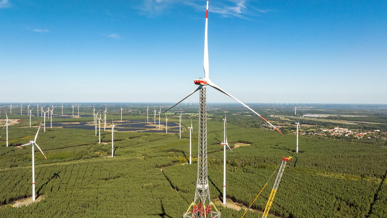 In der Lausitz: 365 Meter: Höchstes Windrad der Welt erreicht seine Höhe