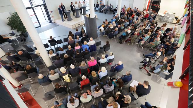  Rund 200 Einwohner kamen zur Info-Veranstaltung in die Aula der Grundschule in Dummerstorf.