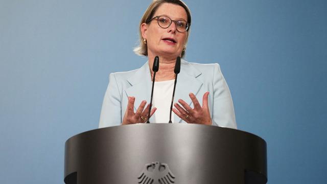 Kabinett: Härtere Strafen für Angriffe auf Zugbegleiter und Ärzte