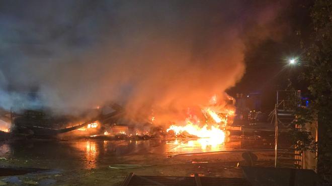 Rhein-Neckar-Kreis: Etwa 50 Einsatzkräfte der Feuerwehr waren vor Ort, um den Brand in Wiesloch zu löschen.