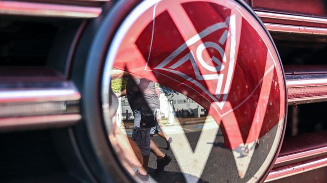  Volkswagen hat eine Reihe von Tarifverträgen gekündigt. (Archivbild)