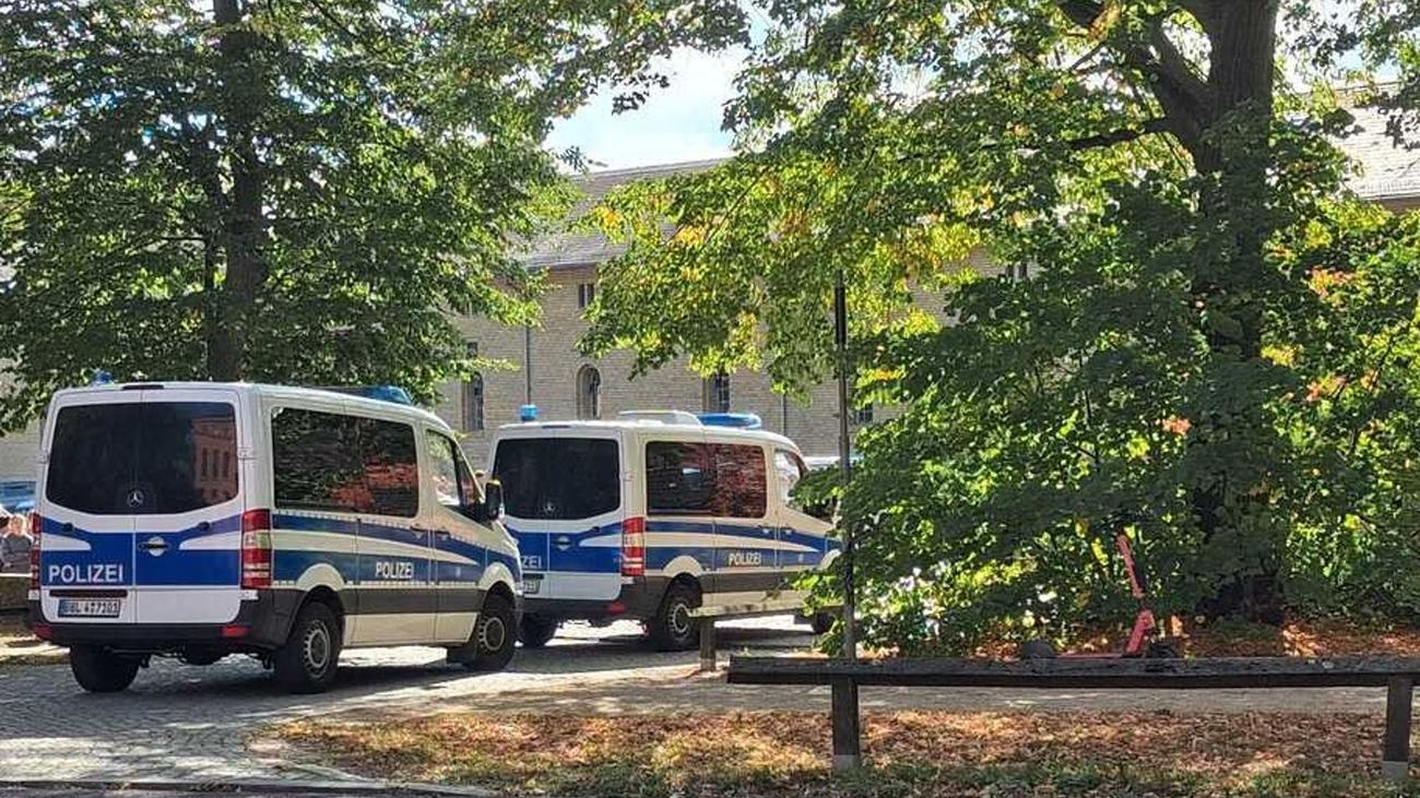 Rasche Entwarnung: Feueralarmübung löst Polizeieinsatz an Potsdamer Schule aus