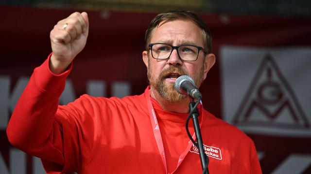 Unmut in VW-Belegschaft: Protest bei VW: Beschäftigte verlassen Betriebsversammlung