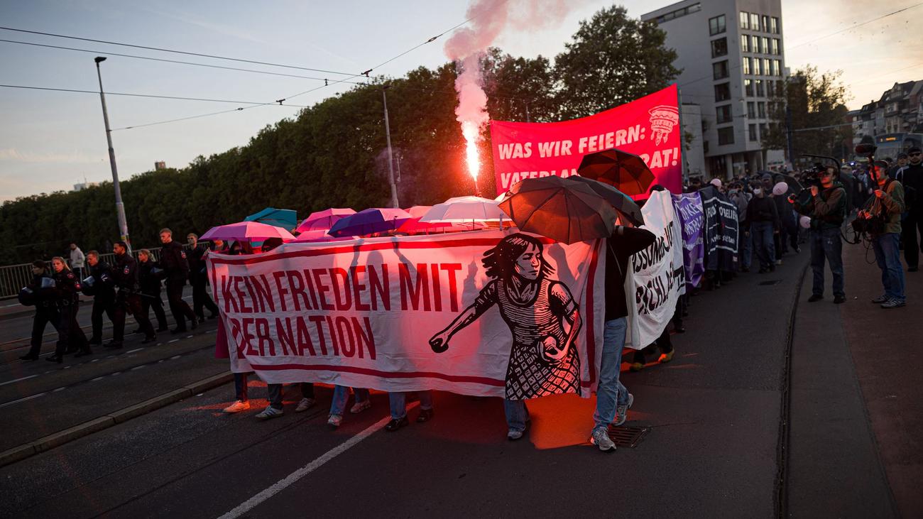 Einheitsfeier in Bremen: Hunderte bei Antifa-Demo vor Tag der Deutschen Einheit