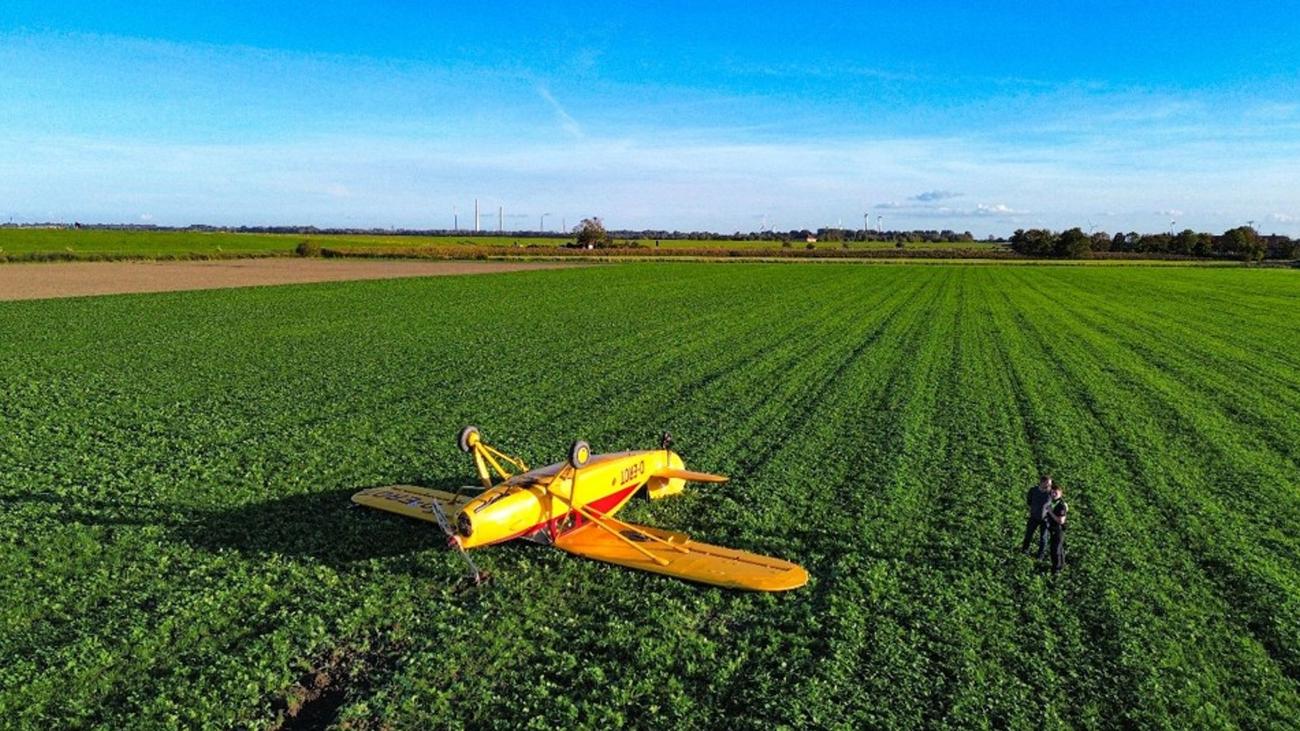 Motorprobleme: Pilot bei Notlandung von Propellerflugzeug leicht verletzt