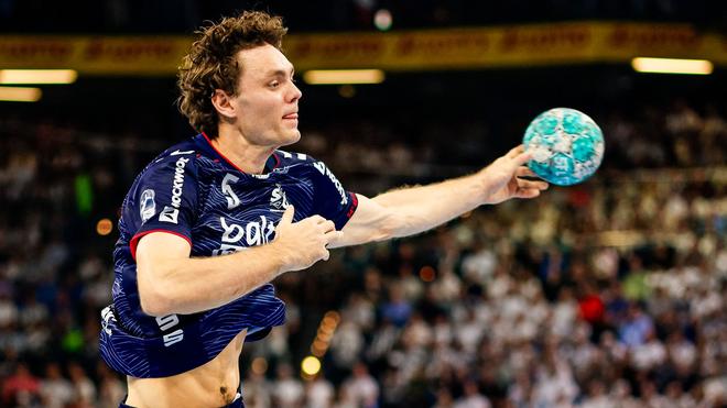 Niclas Kirkelökke freut sich mit Flensburg über den Heimsieg. (Archivbild)