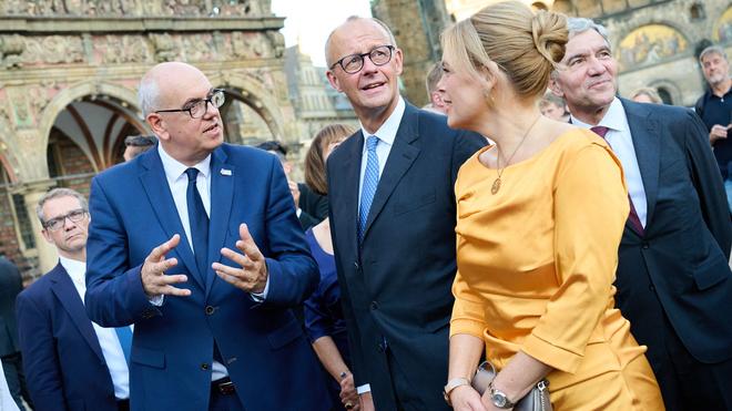 Tag der Einheit: Bremens Bürgermeister Andreas Bovenschulte (SPD) und Bundestagspräsidentin Julia Klöckner (CDU) haben zusammen gesunden.