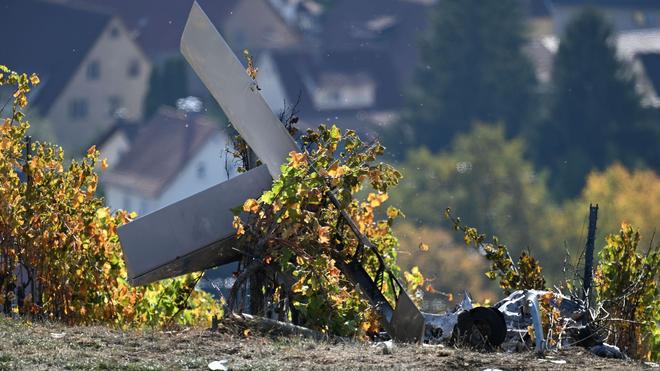  Das Flugzeug zerschellte in den Weinbergen.